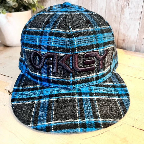 Oakley Flannel New Era Hat - Picture 1 of 3